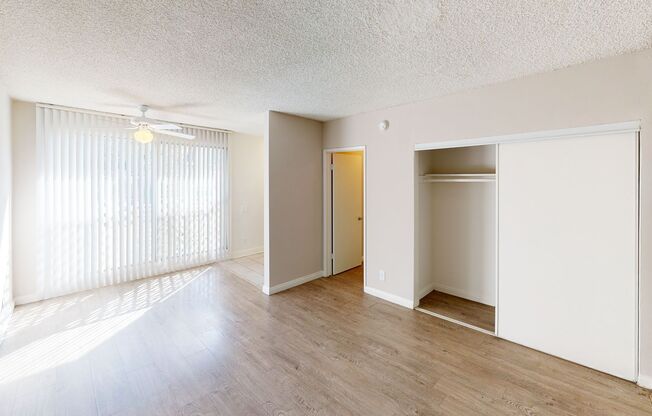 CAT - Royale Catalina