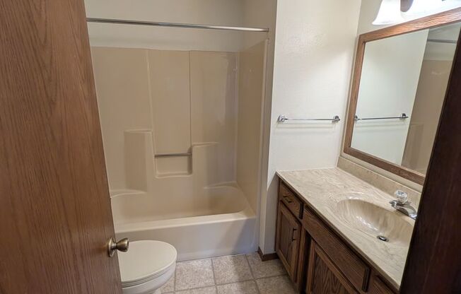 2 beds, 2 baths, 1,034 sqft, $1,279, Unit 1401 043