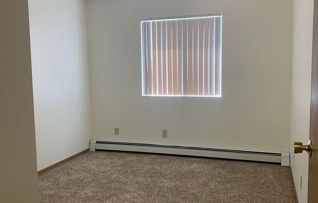 3 beds, 2 baths, 1,008 sqft, $1,250, Unit 1704-110