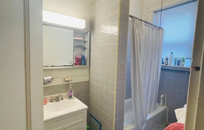 2 beds, 1 bath, 617 sqft, $2,575, Unit 38