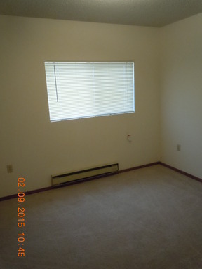 3 beds, 1 bath, $895, Unit 304