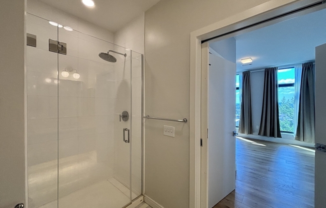 2 beds, 2 baths, 1,024 sqft, $4,000, Unit 725