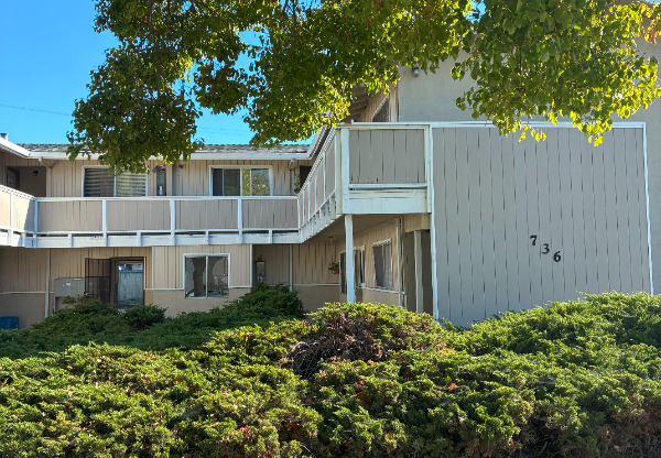 736 MEMORIAL WAY