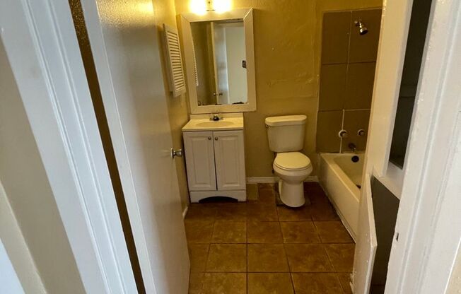 1 bed, 1 bath, 624 sqft, $699, Unit 38