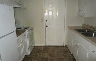 2 beds, 1 bath, $950, Unit Apt A