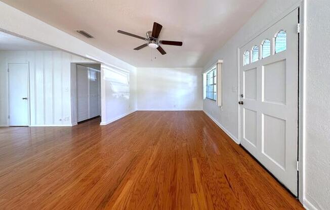 1502 W COUNTRY CLUB DR