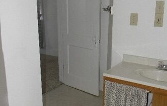 2 beds, 1 bath, $850, Unit 1017 Lee Unit #2