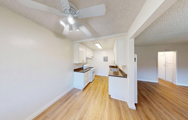 6000 FULTON AVE