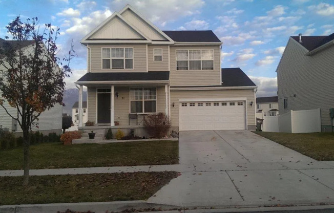 4 beds, 2.5 baths, $2,195