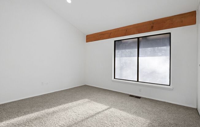 2 beds, 1 bath, 900 sqft, $1,600, Unit 304