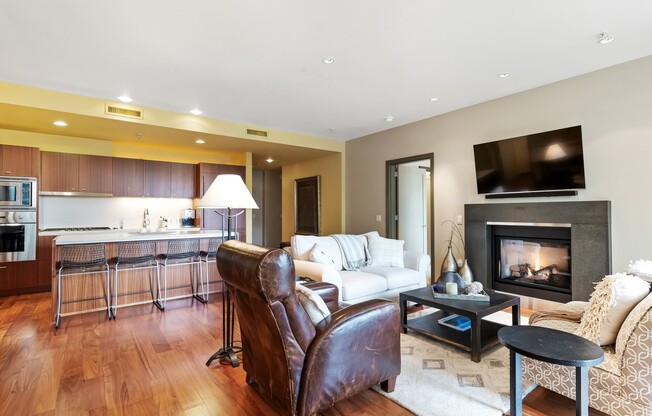 Atwater Place - 2 bed/2.5 bath + office/den South Waterfront condo w/2 parking spaces/storage/most utilities