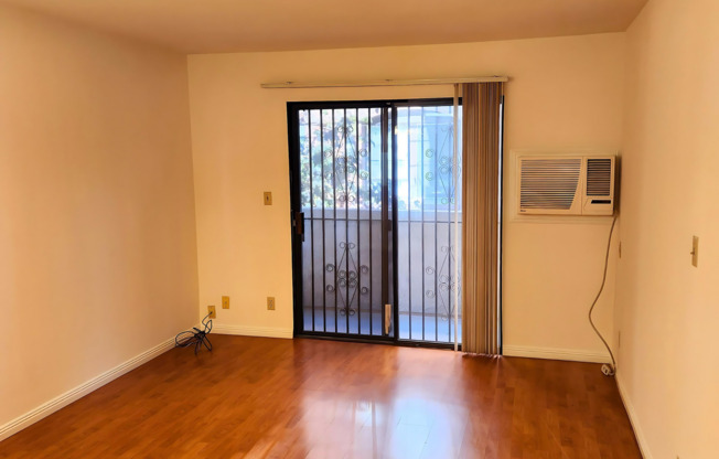 Secured 1 Bed/1 Bath With 1 Covered Parking in Koreatown Available Now!