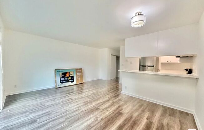 5805 W 8 ST