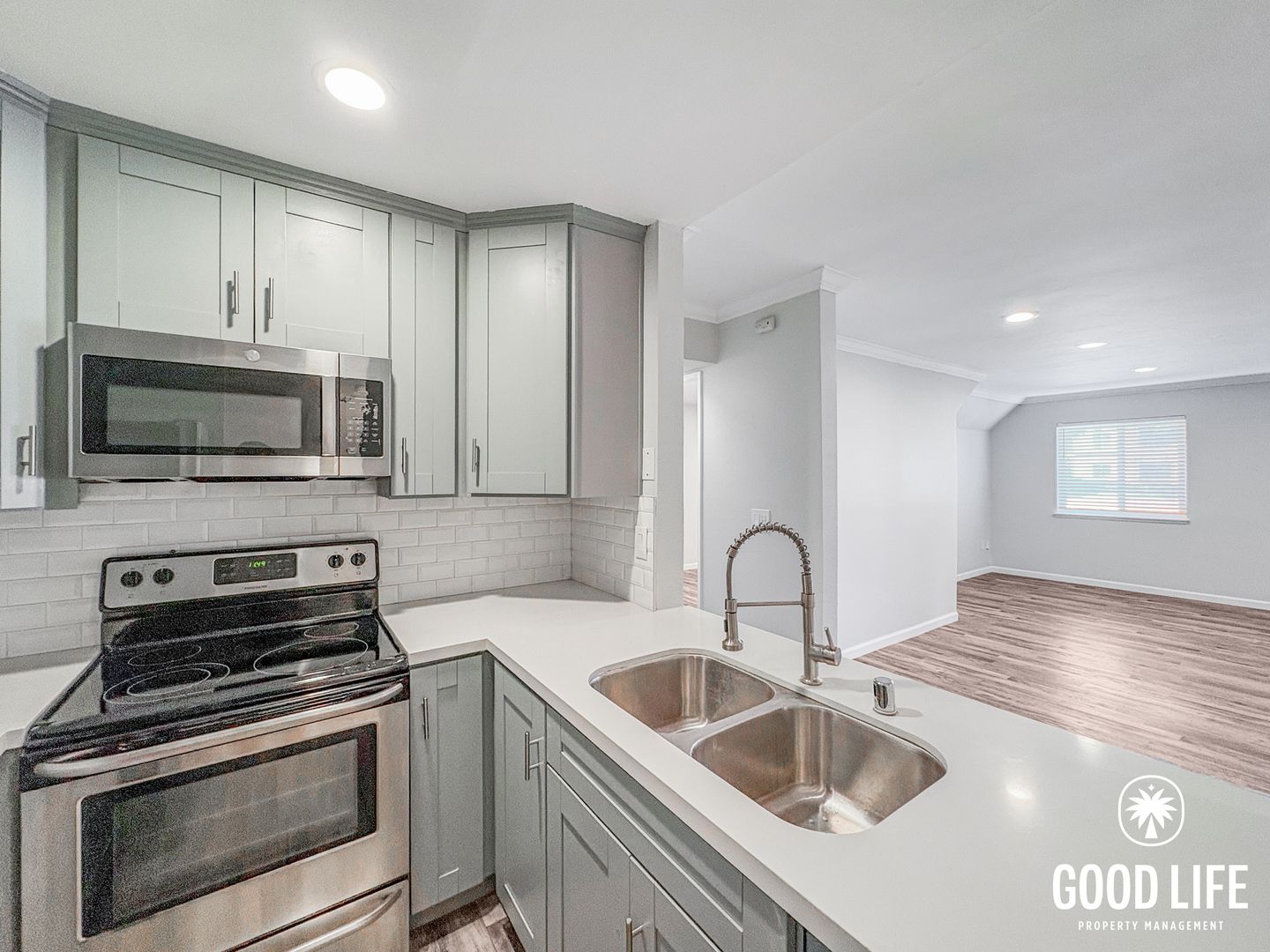 SD: 2BD/2BA Condo in UTC with Reserved Parking, Covered Balcony & In-Unit Laundry