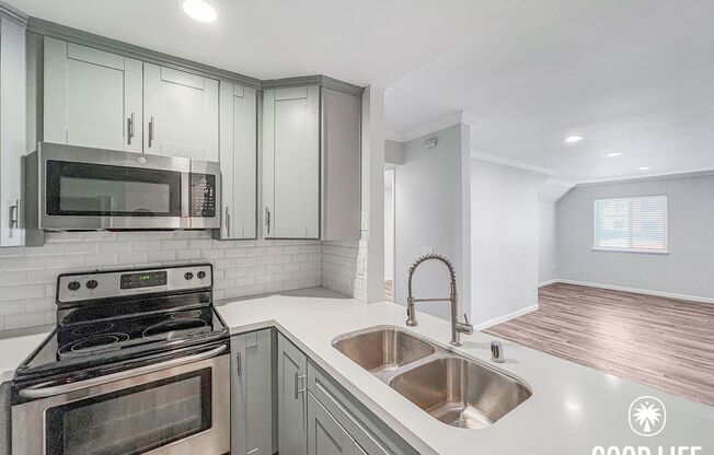 SD: 2BD/2BA Condo in UTC with Reserved Parking, Covered Balcony & In-Unit Laundry