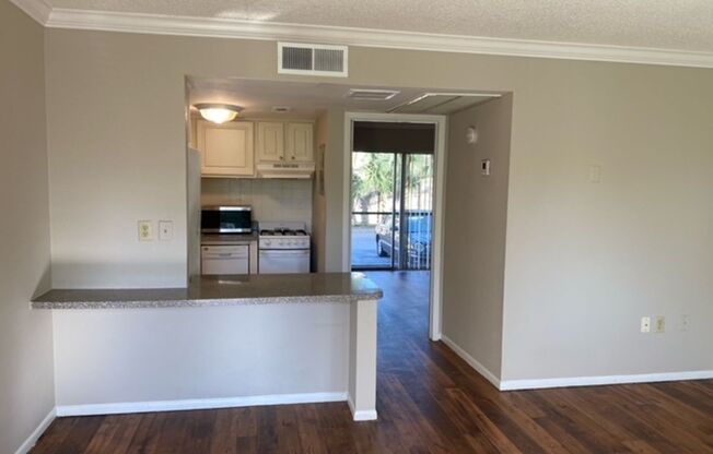 Charming 1-Bedroom Condo in Altamonte Springs with New Flooring