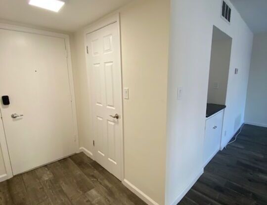 1 bed, 1 bath, 950 sqft, $2,350, Unit 206