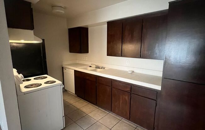 1 bed, 1 bath, 800 sqft, $1,095, Unit 3278 Denver Ave #7A