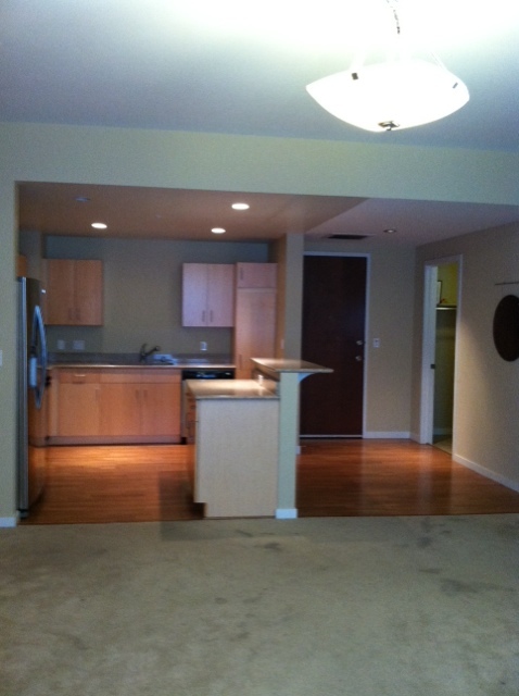 1 BD / 1 BA Top Floor Peloton Unit! Available Now!