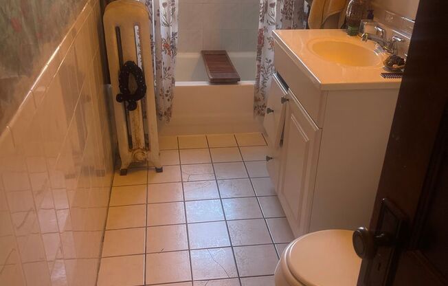 1 bed, 1 bath, 850 sqft, $1,700, Unit 4402-30