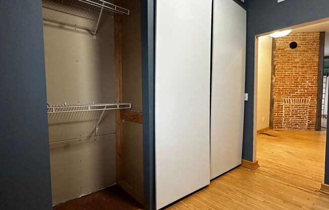 1 bed, 1 bath, $995, Unit 123 N Broadway Apt. 2