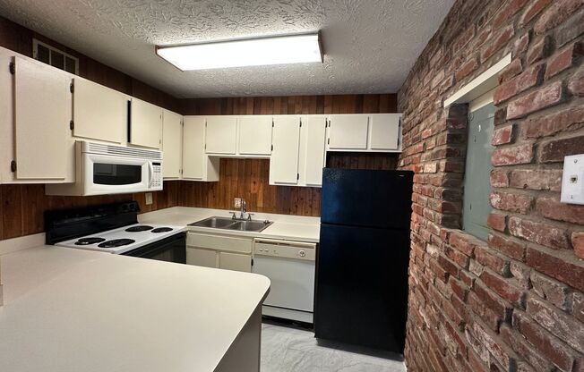 1 BD 1 BATH CONDO TOTAL ELECTRIC!