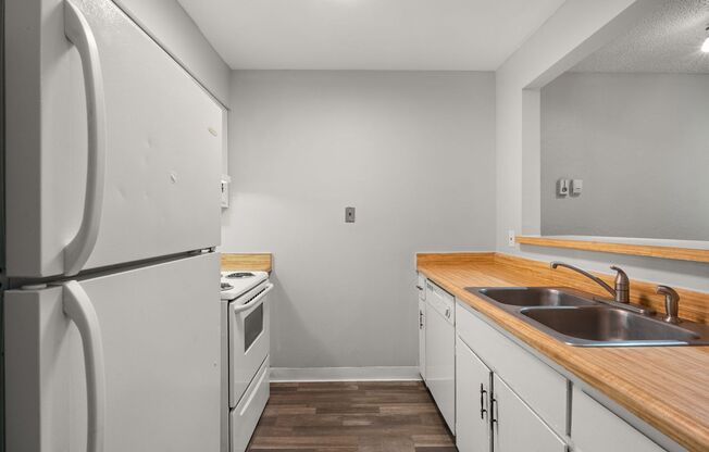 2 beds, 1 bath, 900 sqft, $1,025, Unit 122