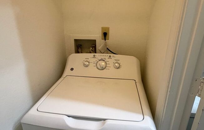 2 beds, 1 bath, 940 sqft, $1,950, Unit 022