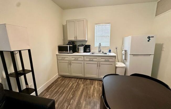 1 bed, 1 bath, $900, Unit Unit A
