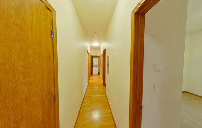 3 beds, 2 baths, $2,400, Unit 301