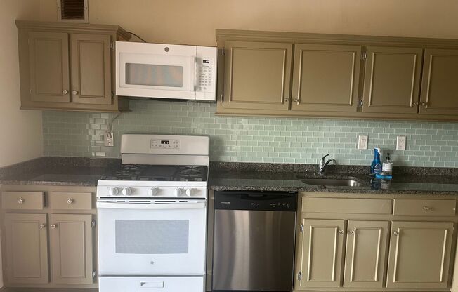 1 bed, 1.5 baths, $1,900