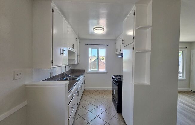 2 beds, 1 bath, $2,295, Unit 11