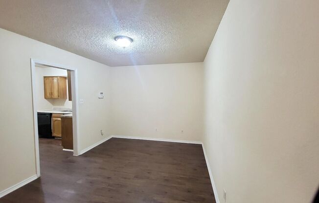 2BR/2BA Single-Family Home in Euless