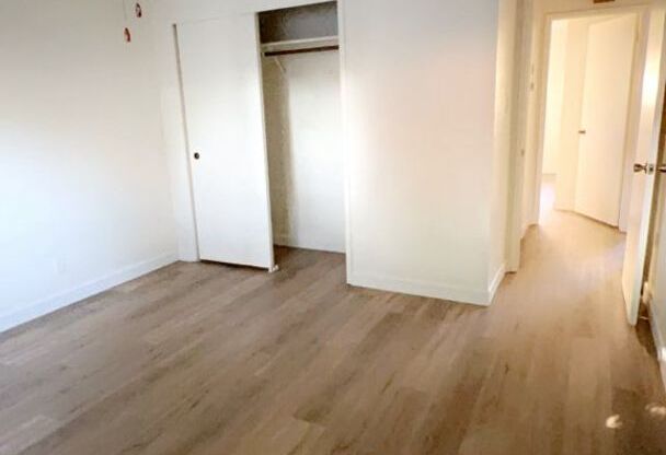 2 beds, 1 bath, $1,450, Unit 267 W Alexander Ave