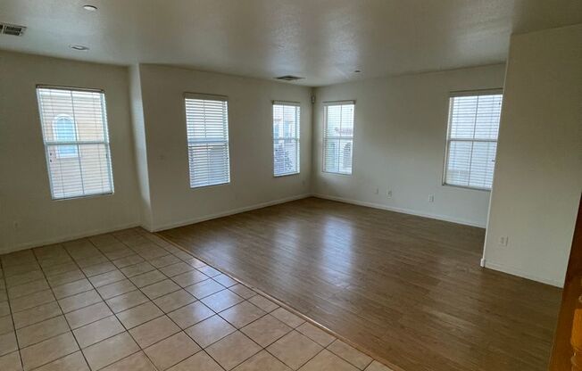 *2 WEEKS FREE RENT FOR QUALIFIED APPLICANTS W/ IMMEDIATE MOVE IN*N.W. CLOSE TO BELTWAY-THREE STORY 3 BDRM 3 BATHROOM- ATTACHED 2 CAR GARAGE!