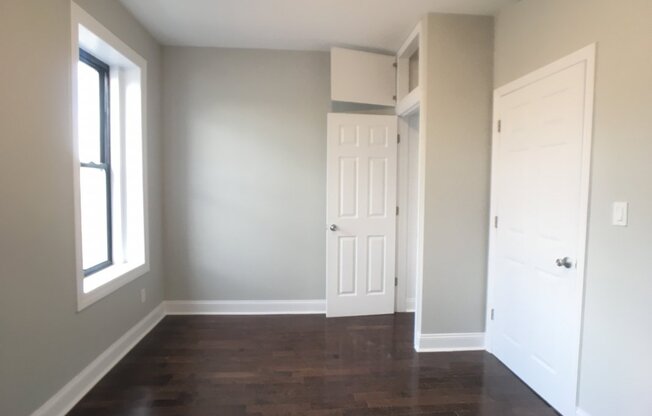 2 beds, 1 bath, $2,800, Unit 54