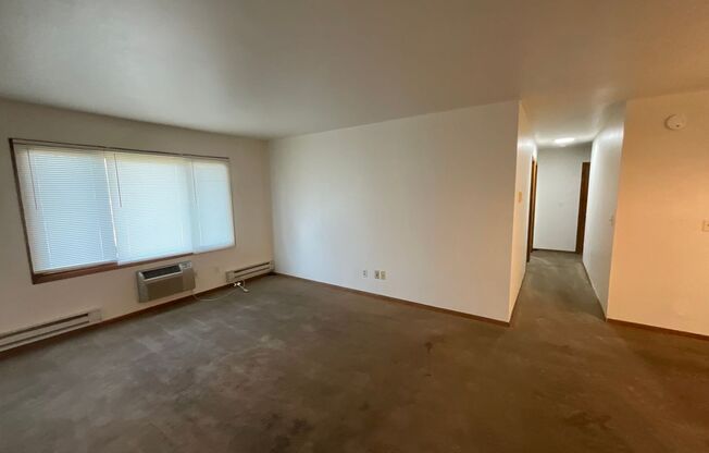 2 beds, 1 bath, 2 sqft, $895, Unit 6407 N 67th St #3