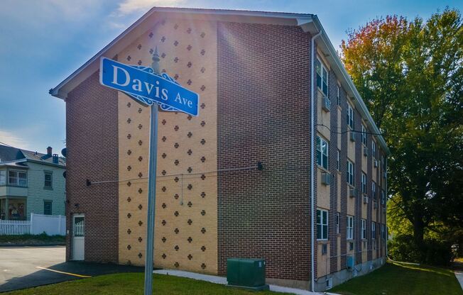 21 Davis Ave
