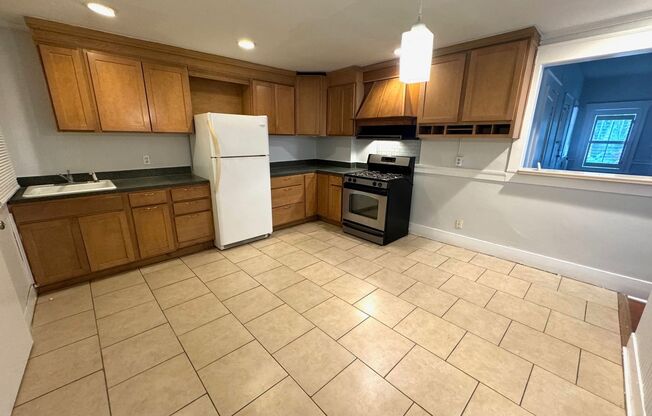 2 beds, 1 bath, 1,000 sqft, $1,695