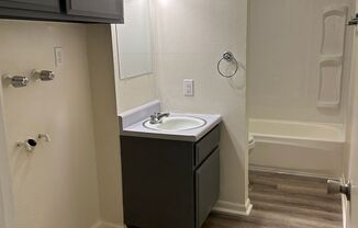 3 beds, 1 bath, $1,800, Unit 203