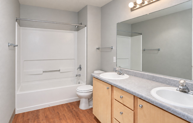 2 beds, 2 baths, $1,495, Unit 32