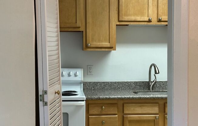 2 beds, 1 bath, 1,247 sqft, $2,000, Unit Old King Edward 18