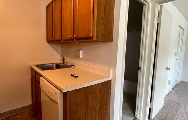 1 bed, 1 bath, 700 sqft, $1,200, Unit 532