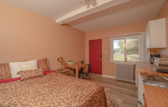 1 bed, 1 bath, 220 sqft, $800, Unit #25