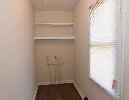 3 beds, 1 bath, $835