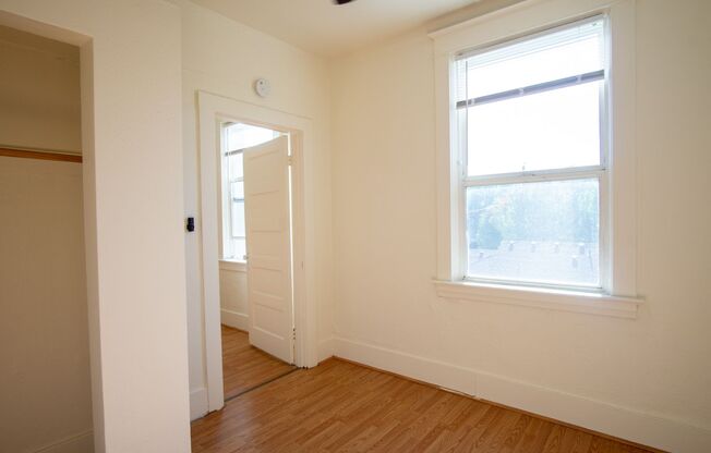 2 beds, 1 bath, $1,350, Unit 311