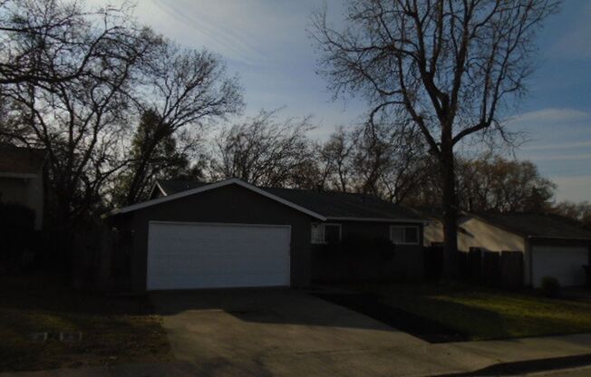 NICE SINGLE STORY HOME IN EAST ROSVILLE!