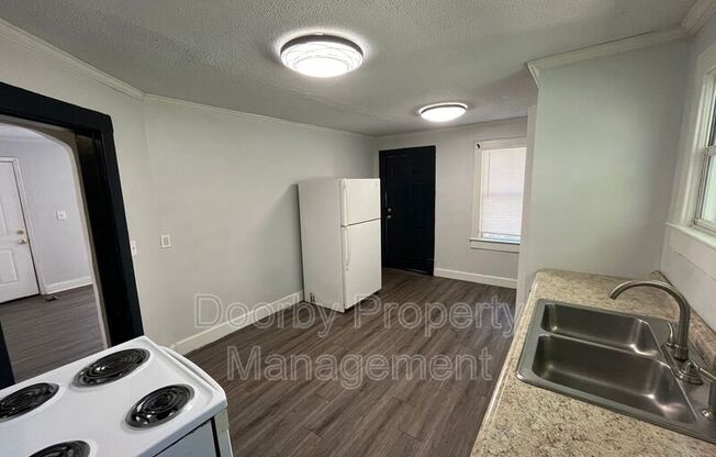 3 beds, 1 bath, 1,032 sqft, $1,350