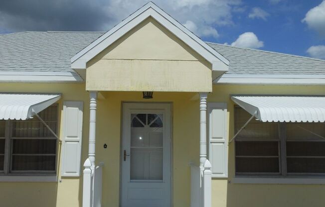 CHARMING 2 BEDROOM, 1 BATH HOME 3 BLOCKS FROM THE OCEAN