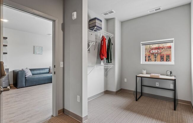 2 beds, 1 bath, 818 sqft, $2,300, Unit 212
